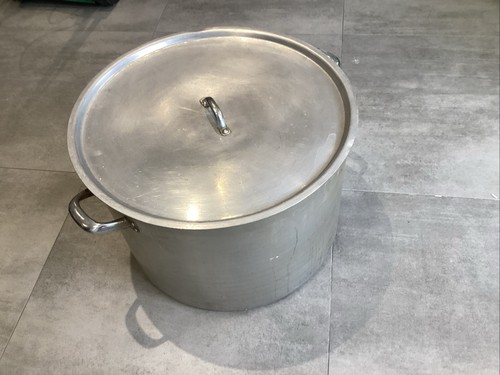 Great big aluminium saucepan - big,