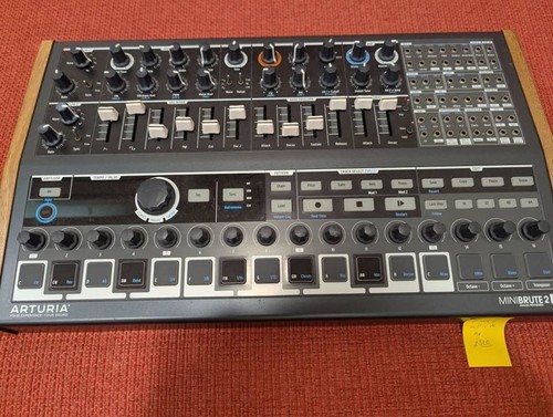 Arturia minibrute - minibrute, 2s