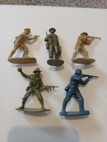 Plastic toy soldiers 32 - plastic, 1/32