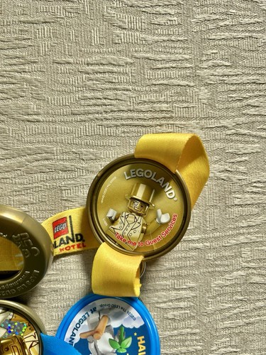Legoland gold pop - pop, badge