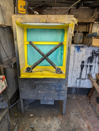Spray booth for alloy wheels - for,