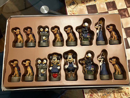 Disney chess set vintage - disney,