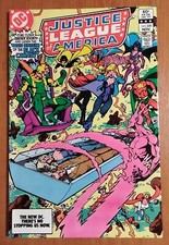 Justice League of America #220 - DC Comics 1st Print 1960 Series