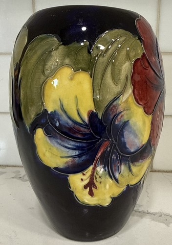 Signed moorcroft pottery - signed,