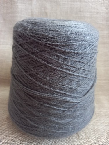 Machine knitting yarn
