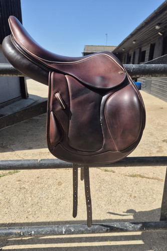 Brown leather jump saddle - brown,