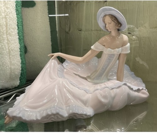 Nao lladro figurine grace - by,