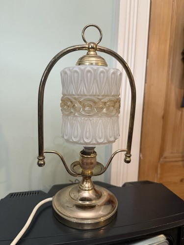 Vintage brass tone table lamp - brass,