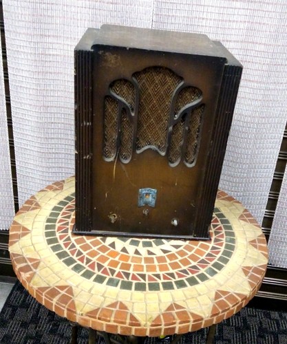 Vintage tube radio - radio, wooden