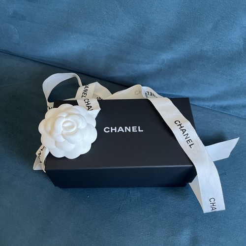 Chanel gift box with ribbon - chanel,