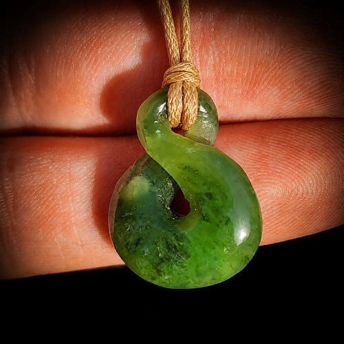 Greenstone pounamu twist - nz,