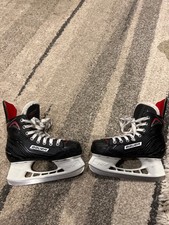Black and red bauer Vapor x300 ice skates in great used condition size uk 2.5