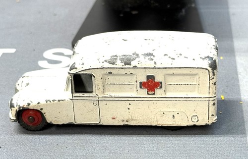Dinky 253 daimler ambulance - #253,