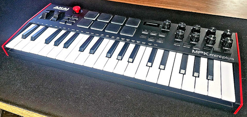 Akai mpk mini - plus, midi