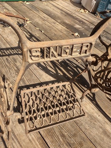 1919 singer treadle base - , for