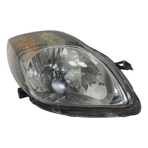 Toyota yaris nsp90 headlight - toyota,