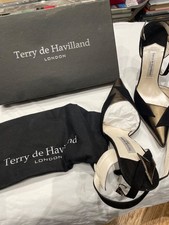 Stunning Terry de Havilland