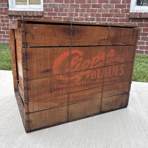 Vintage wooden crate clipper - wooden,