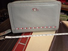 Tula Med Size Grey Zip Around