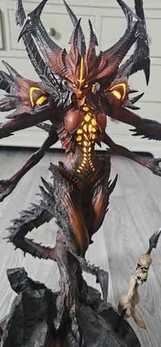 Diablo sideshow statue - diablo,