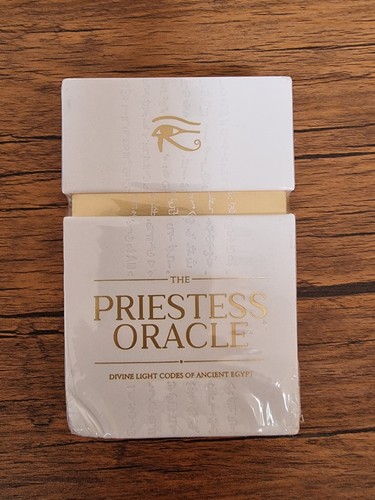 The priestess oracle card deck - the,