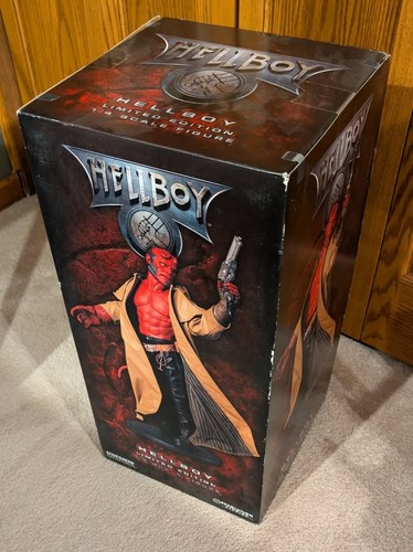 Sideshow hellboy premium - hellboy,