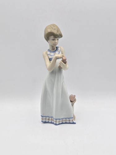 Lladro figurine 5607 - figurine, girl