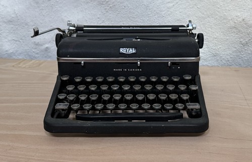 Royal quiet luxe portable - royal,