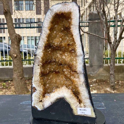 81lb natural citrine - citrine, geode