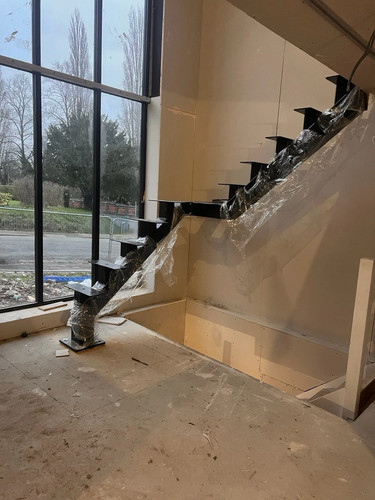 Central spine stair - ,
