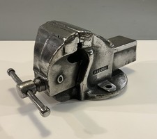 VINTAGE RECORD No 0 ENGINEERS MECHANICS VICE WITH 2 1/2” JAWS MADE IN ENGLAND