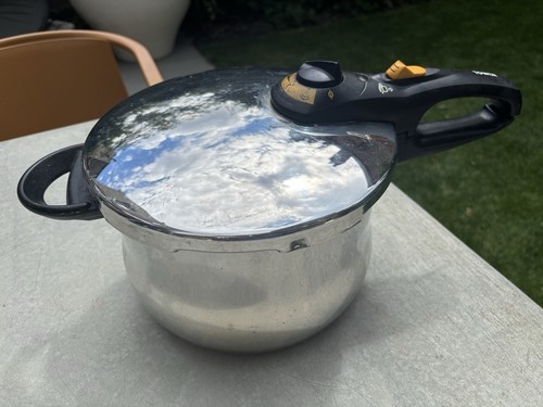 Tower pressure cooker with - pressure,