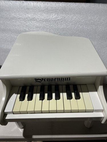 Schoenhut mini grand piano - grand,