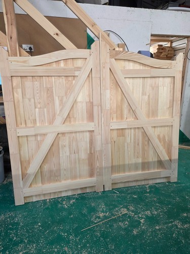 Wooden driveway gates ready - gates,
