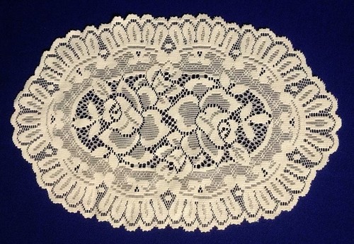 Lace place mat x 17 - x, 17"