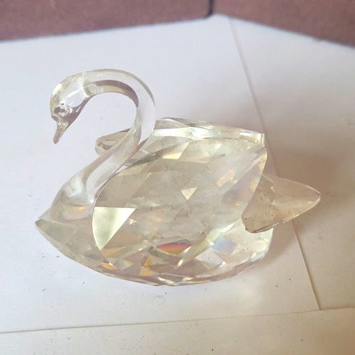 Unmarked clear crystal swan - clear,