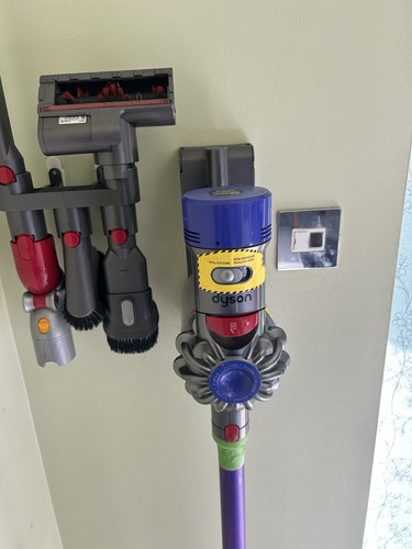 Dyson cordless bagless stick - dyson,