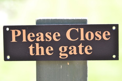 Please close the gate 3mm - close,