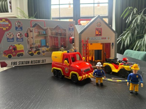 Fireman sam fire station - fireman,
