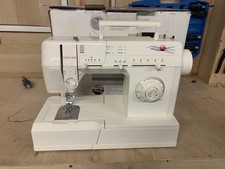 SINGER  5805 PORTABLE ELECTRIC SEWING MACHINE excellent condition