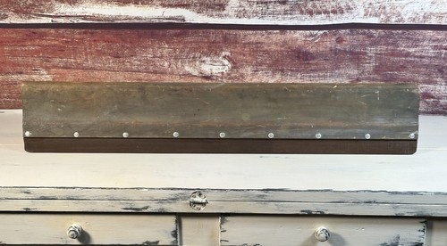 Vintage industrial screen - 32",