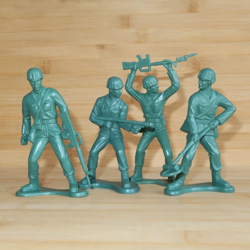 Plastic army soldiers large - soldiers, 4"
