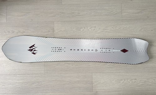 Jones stratos snowboard 155cm - jones,