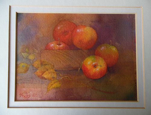 Apples wooden bowl - in, a