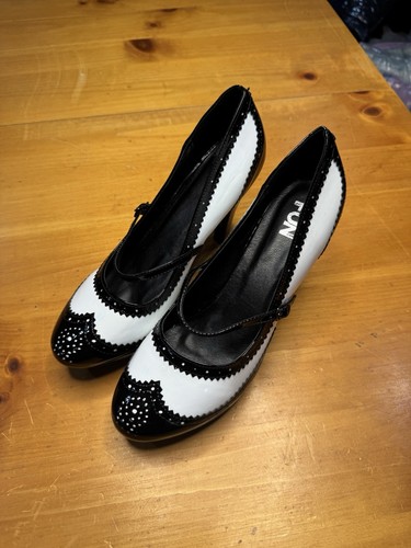 Fun com black white mary - fun.com,