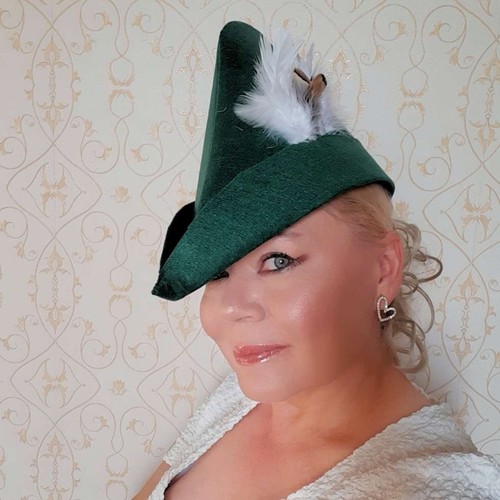 Green pointed medieval archer