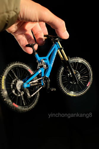 Santa cruz v10 mtb - cruz, model