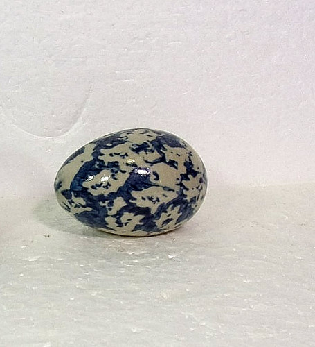 Blue white spongeware clay - &,