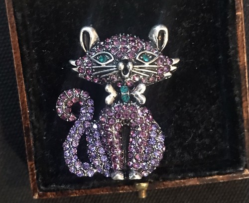 Vintage style jewellery - vintage,