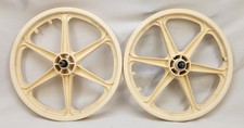 Vintage Pair White 80's Skyway